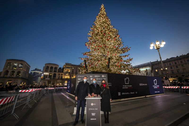 #Imagine Christmas tree lights switched on in Milan’s Piazza Duomo