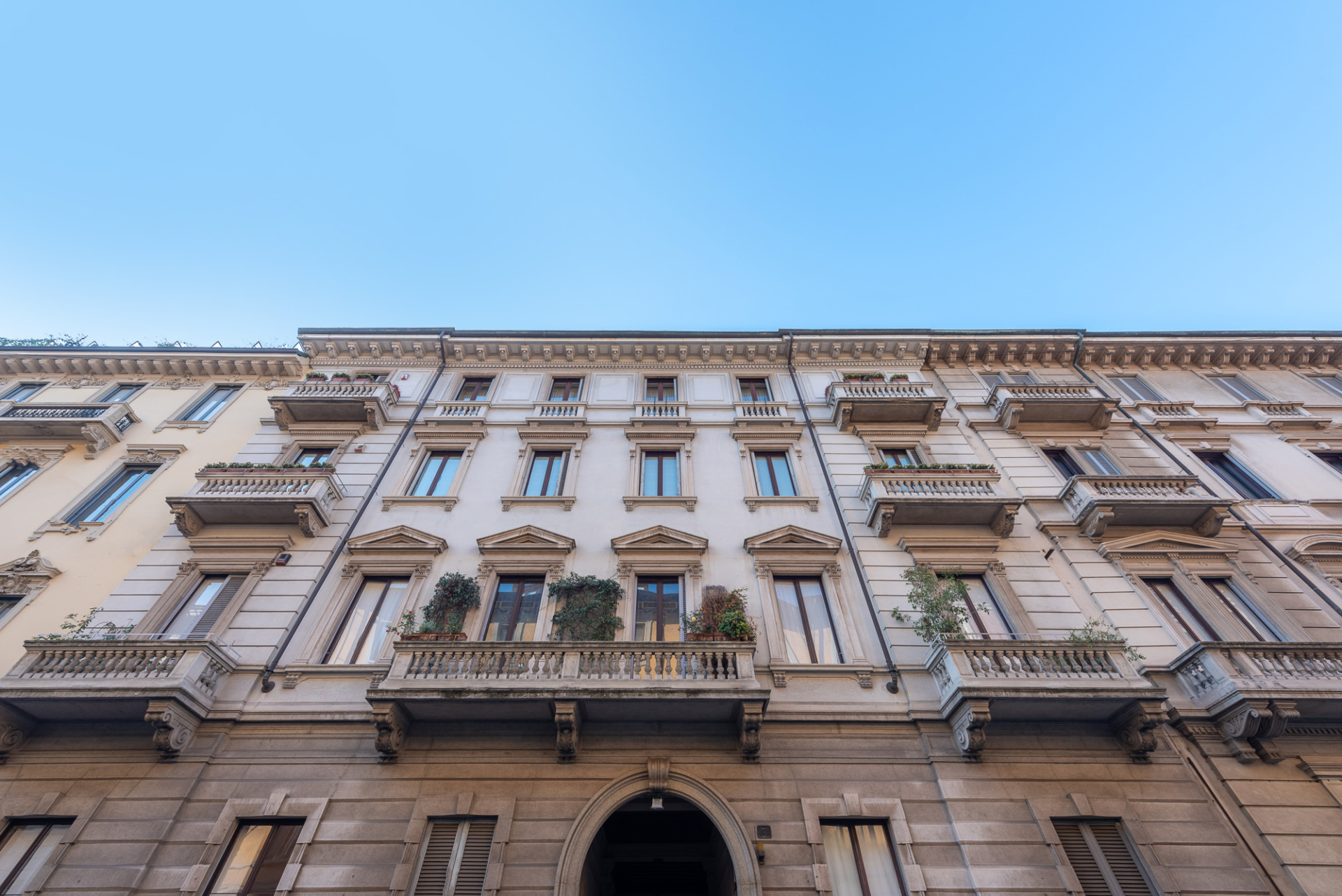 Plurilocale_vendita_vialeopardi3_milano_facciata